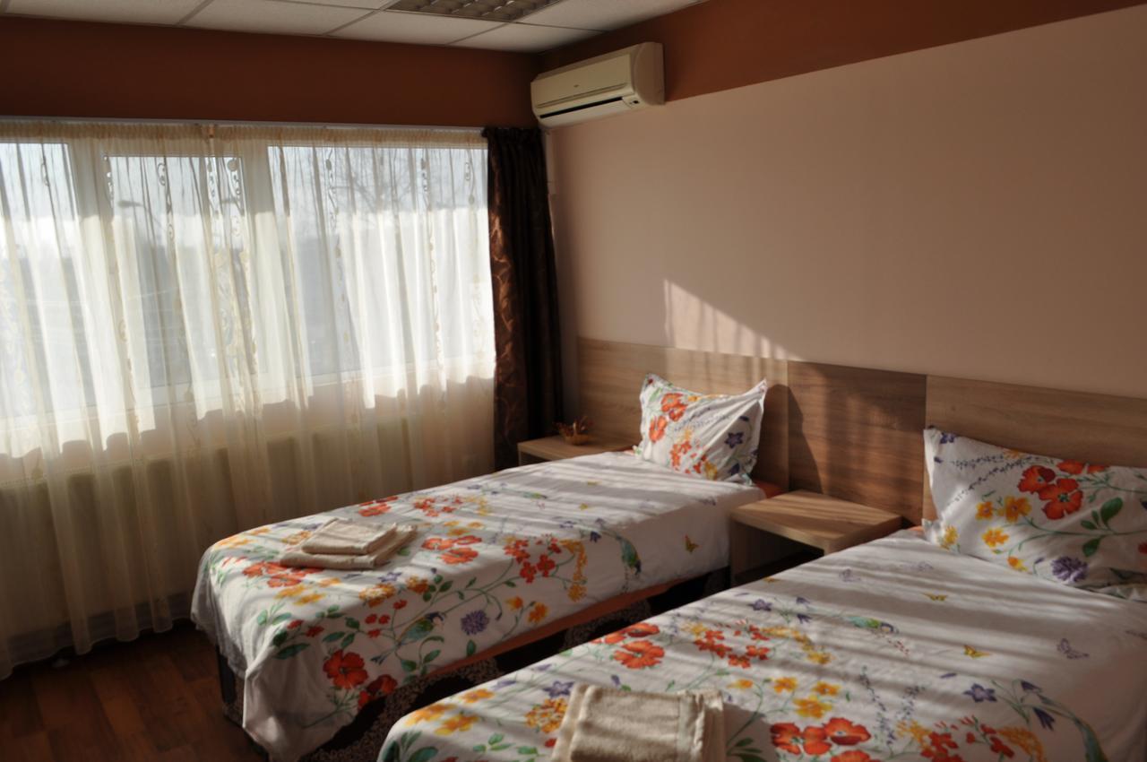 Casa Paul Hotel Galati  Ngoại thất bức ảnh